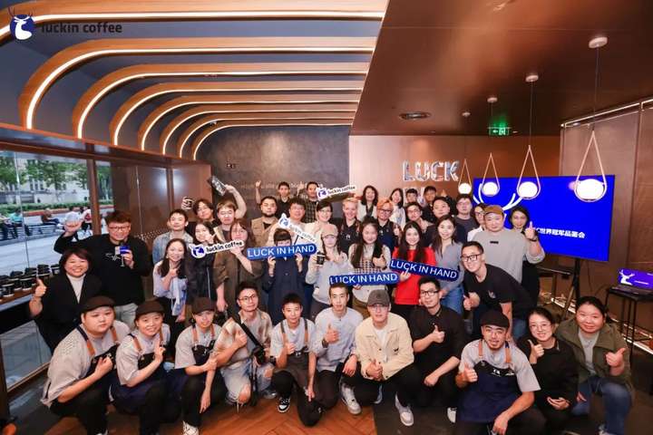 ”WBC世界冠军Aga解析牛奶咖啡新趋势PG麻将胡了免费模拟器干货！“拿铁女王(图11)