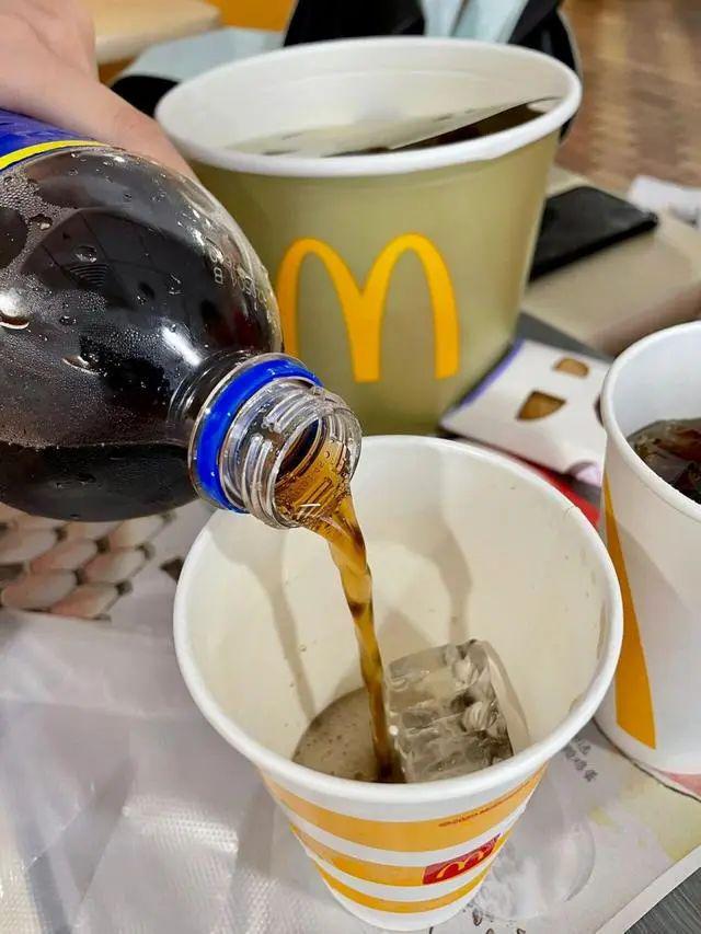 续杯吗？为何区别对待？麻将胡了麦当劳可乐可以(图3)